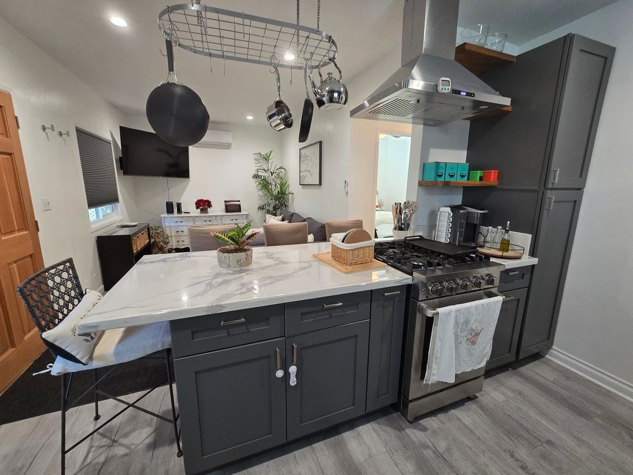 11334 1/2 Emelita St - Photo 4 of 19