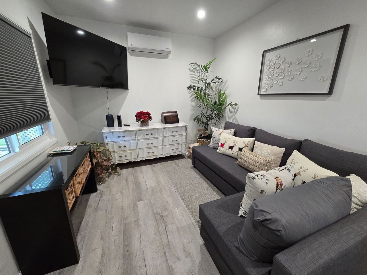 11334 1/2 Emelita St - Photo 7 of 19