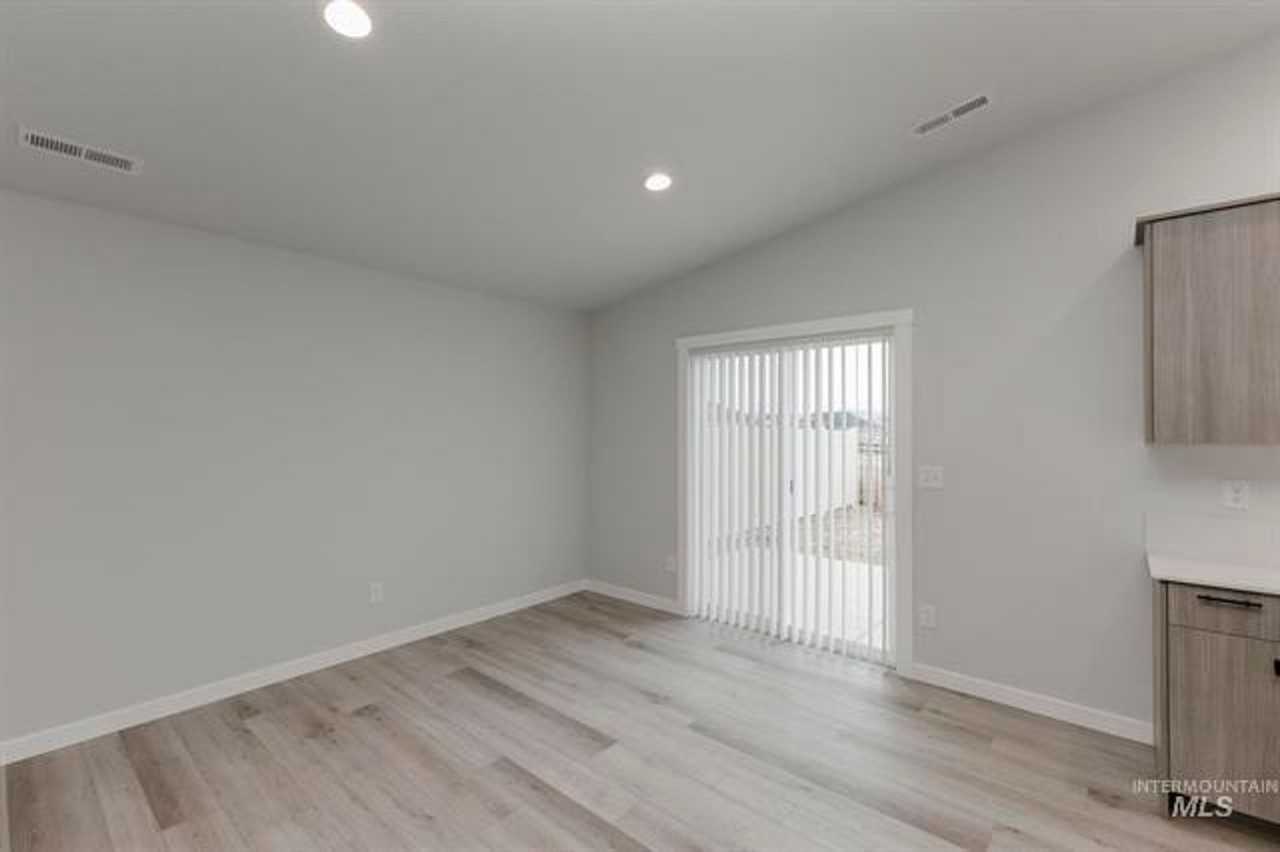 6778 6778 S Lumberton Way - Photo 6 of 18