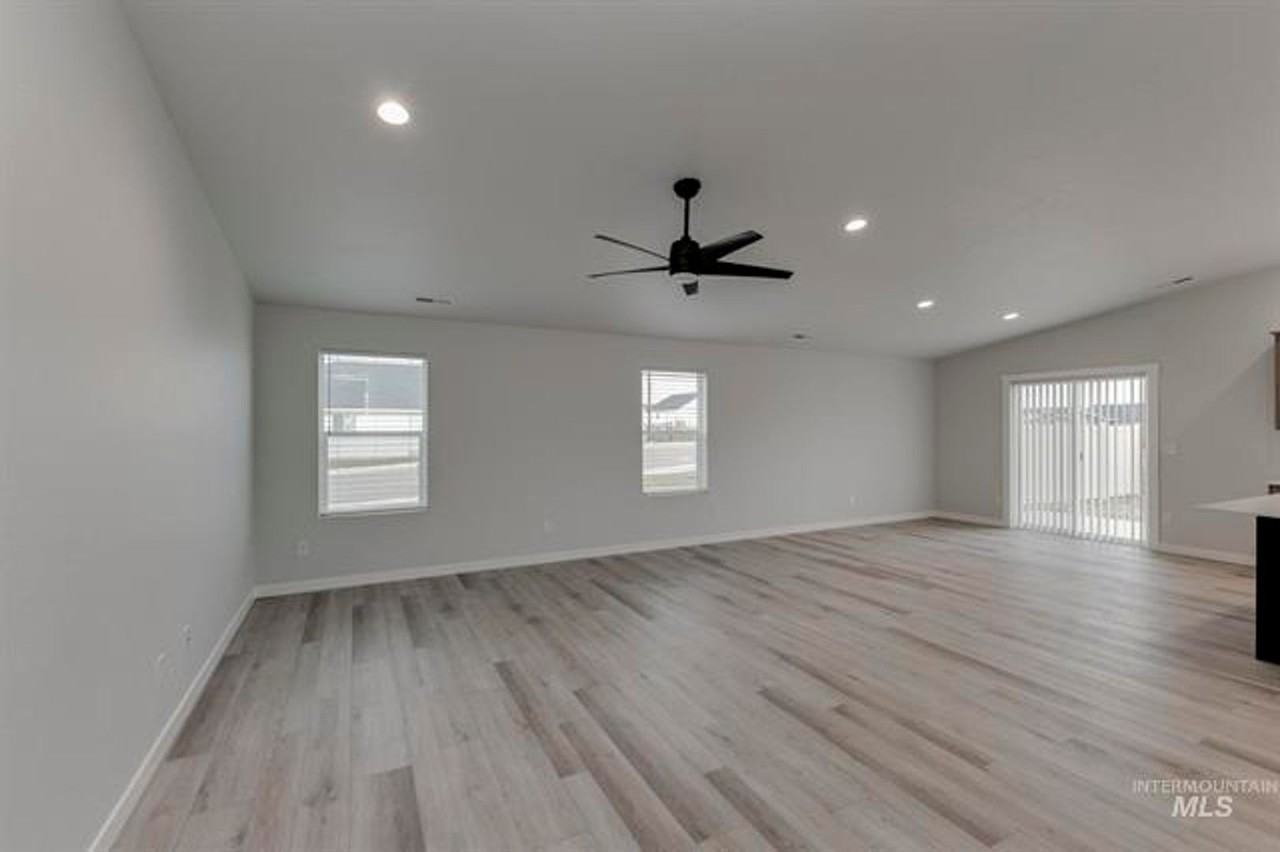 6778 6778 S Lumberton Way - Photo 7 of 18