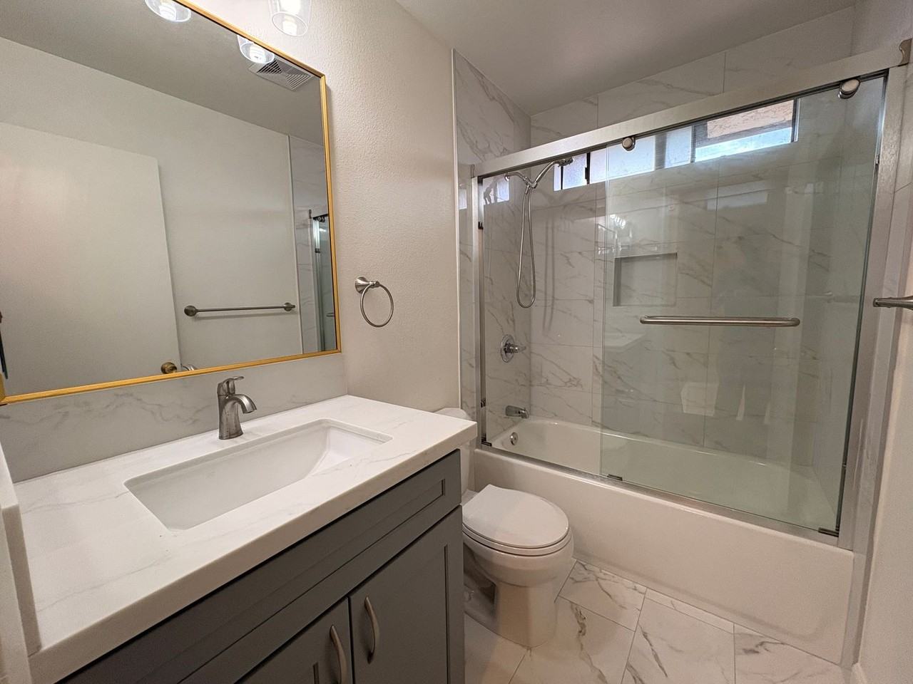 162 E Merrill Ave - Photo 3 of 7