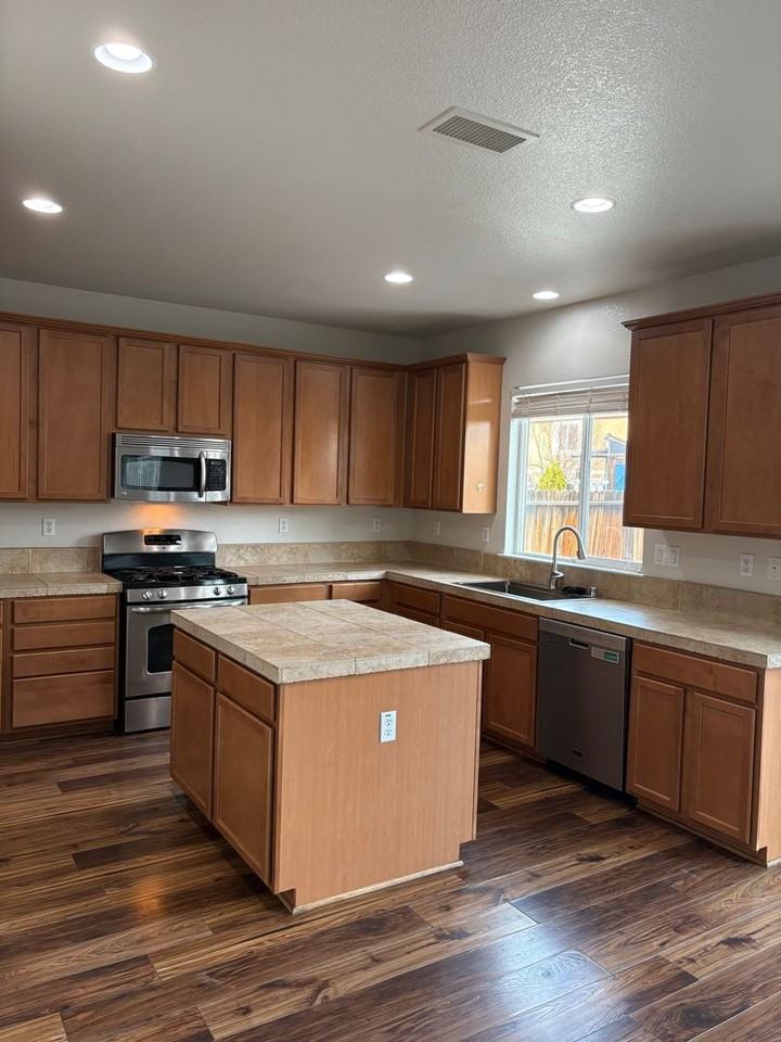 2055 Peaceful Valley Dr - Photo 2 of 13