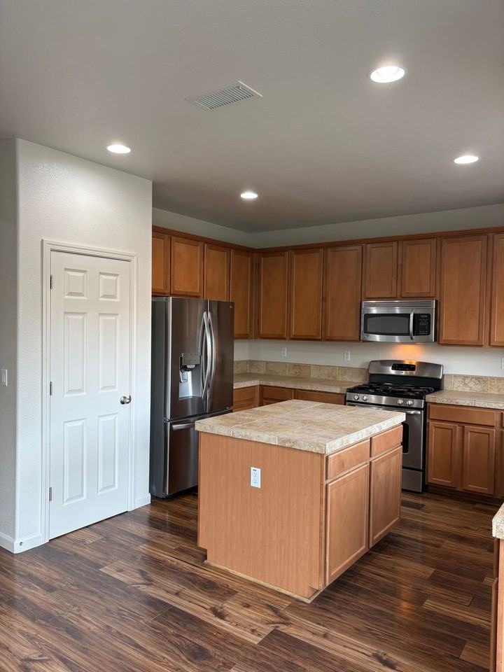 2055 Peaceful Valley Dr - Photo 3 of 13