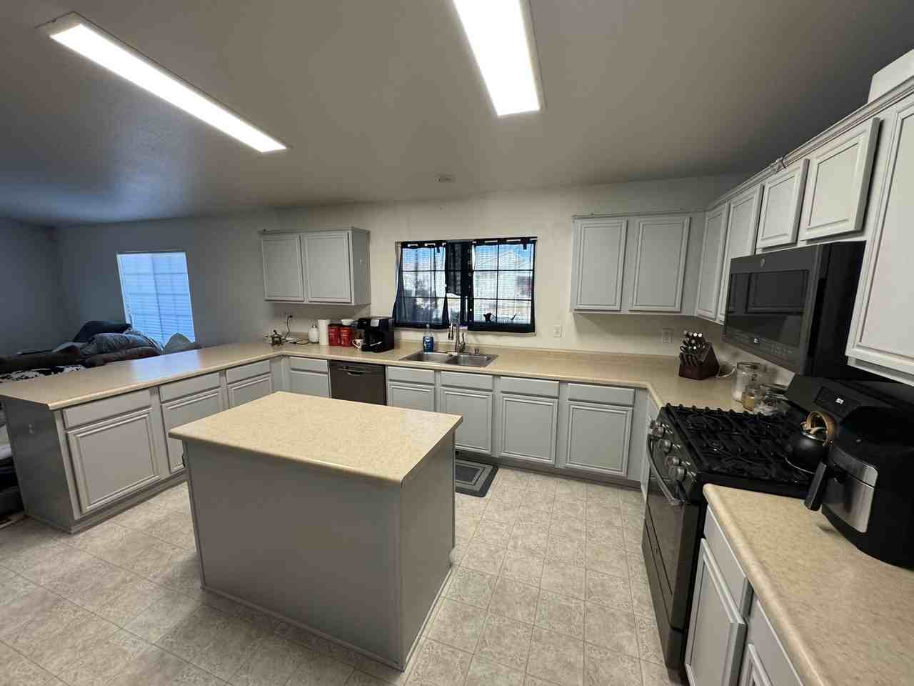 17605 Alexandria Ct - Photo 3 of 16