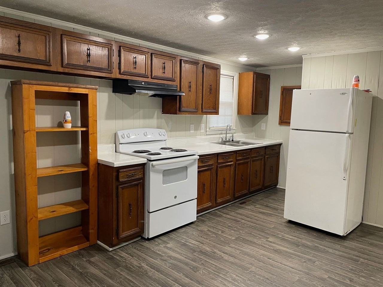 203 Barnhill St - Photo 4 of 17