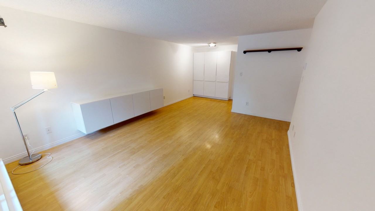 975 E Broadway - Photo 2 of 12