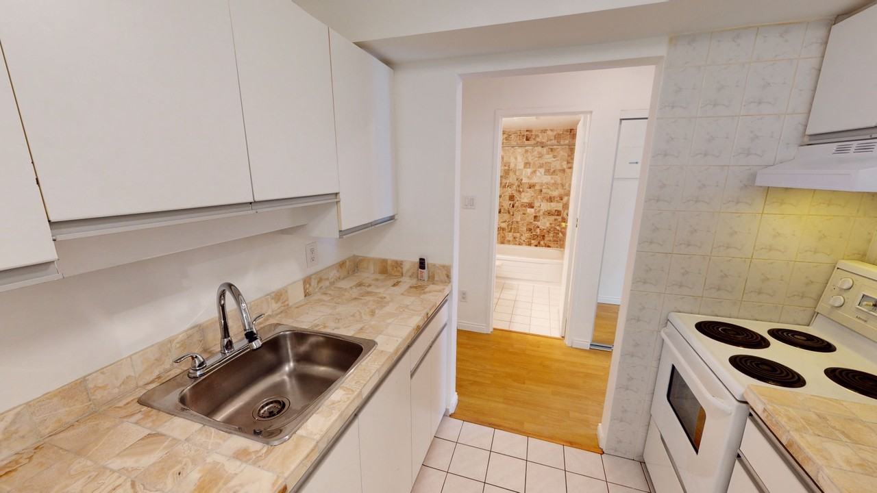 975 E Broadway - Photo 5 of 12