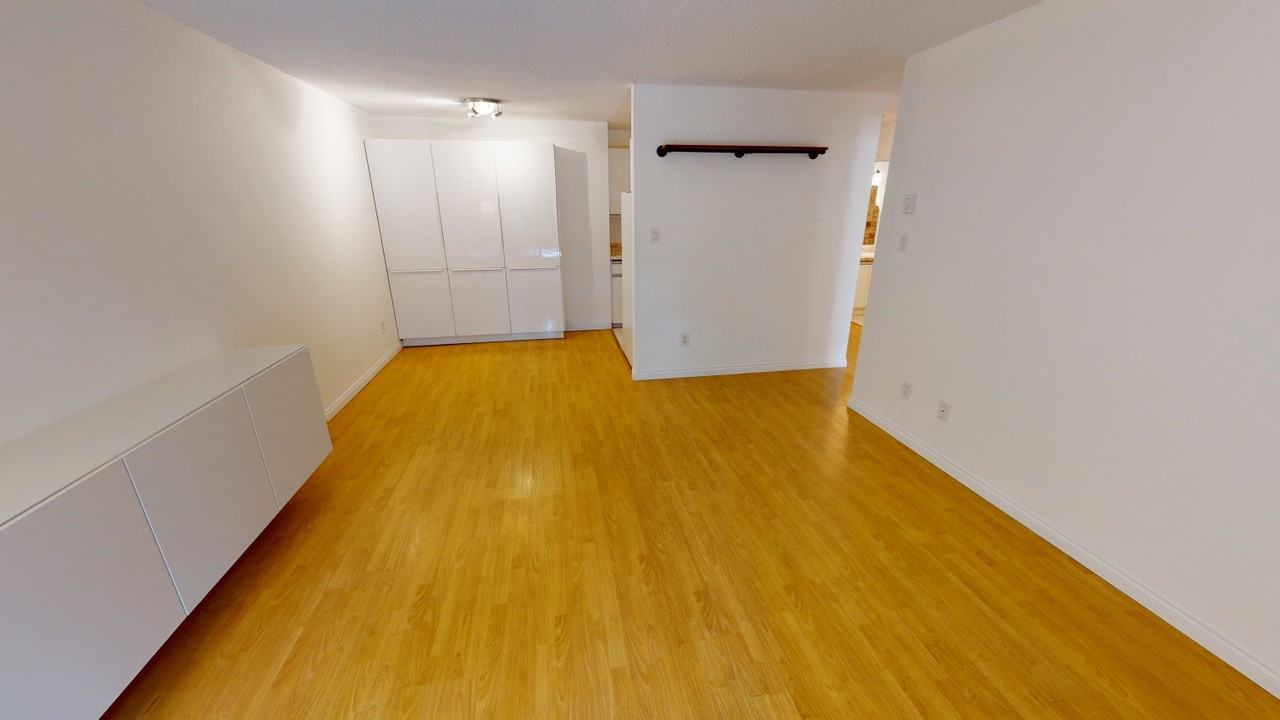 975 E Broadway - Photo 3 of 12