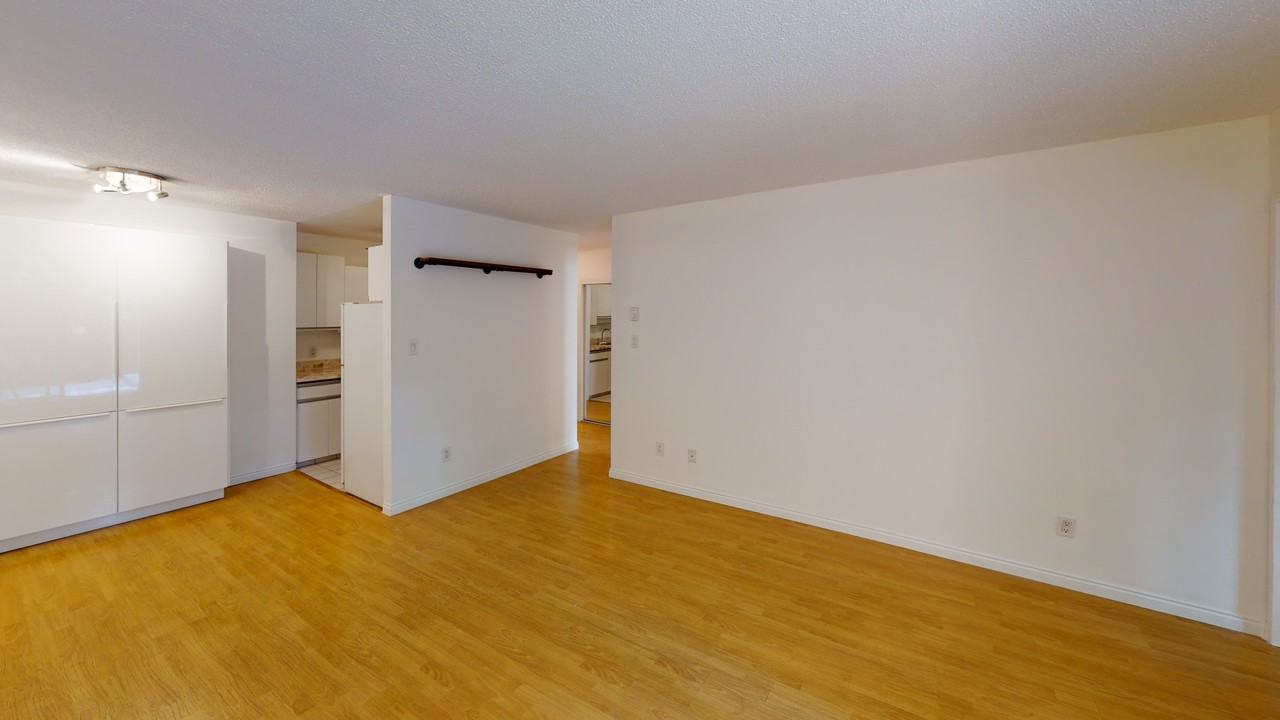 975 E Broadway - Photo 4 of 12