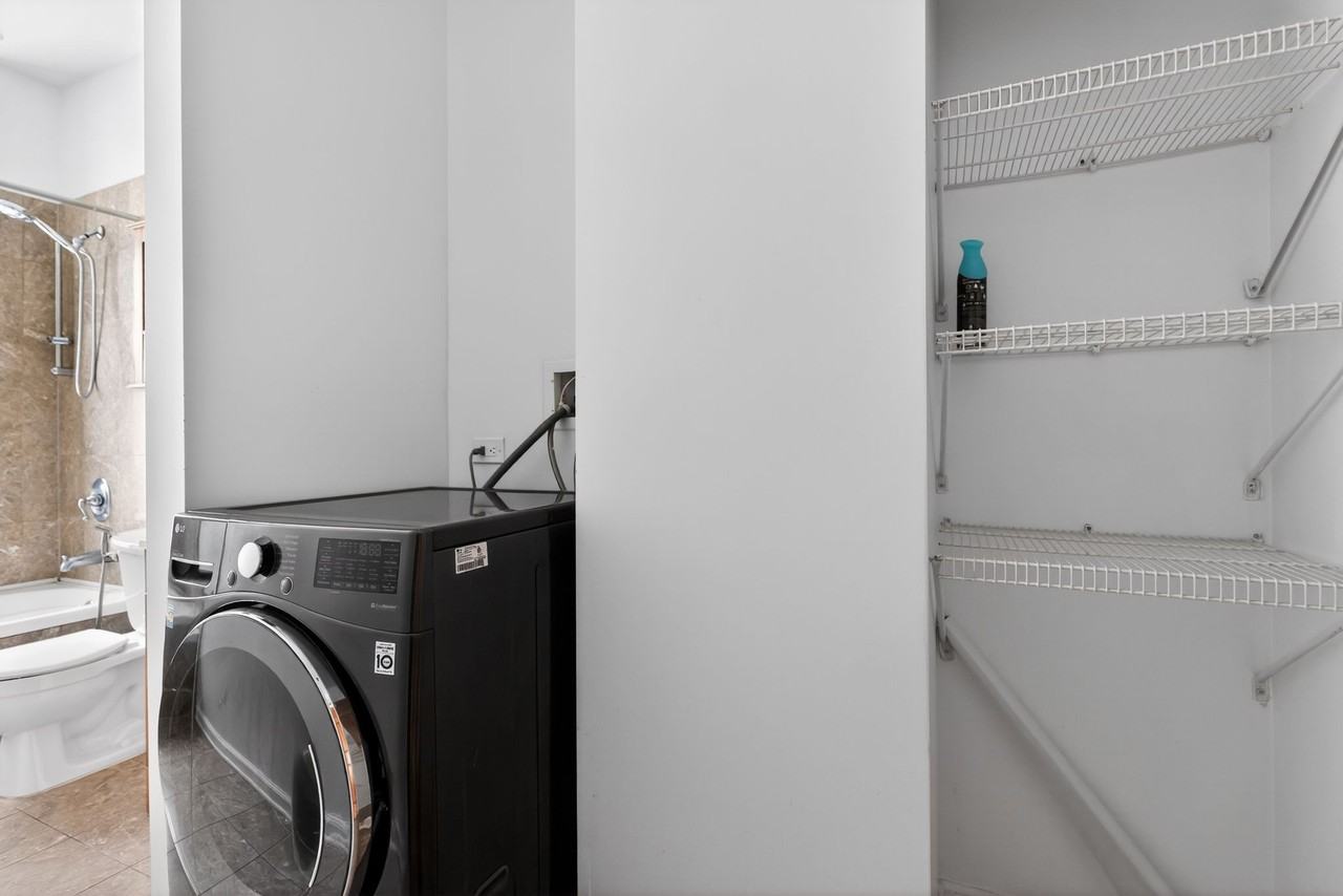 811 West Eastwood Avenue - Photo 3 of 8