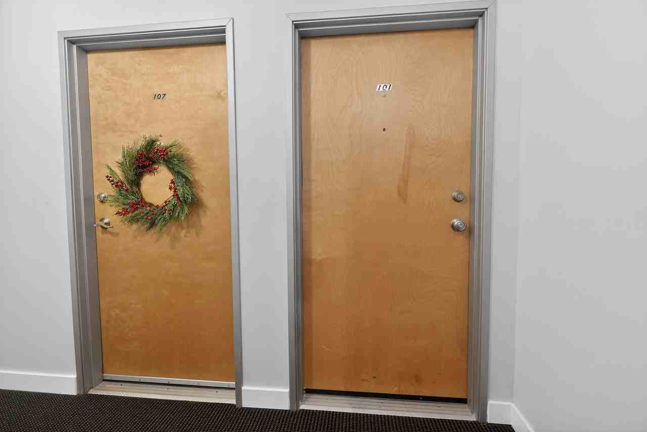 811 West Eastwood Avenue - Photo 4 of 8