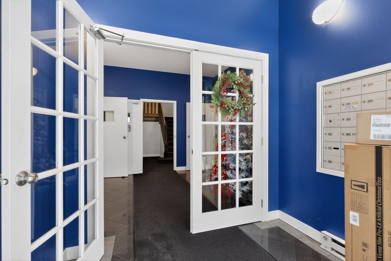 811 West Eastwood Avenue - Photo 7 of 8