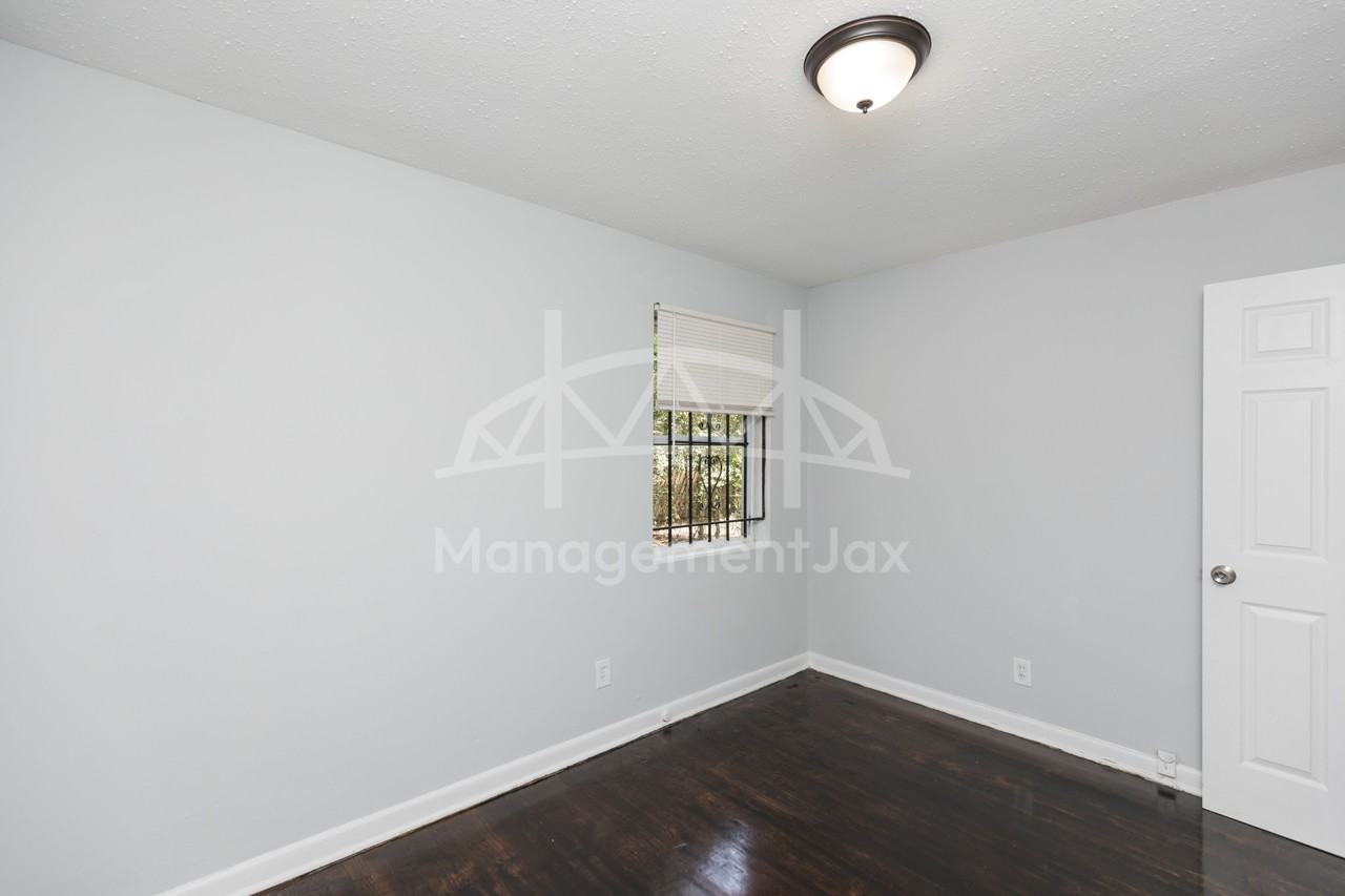1839 W 30th St - Photo 7 of 15
