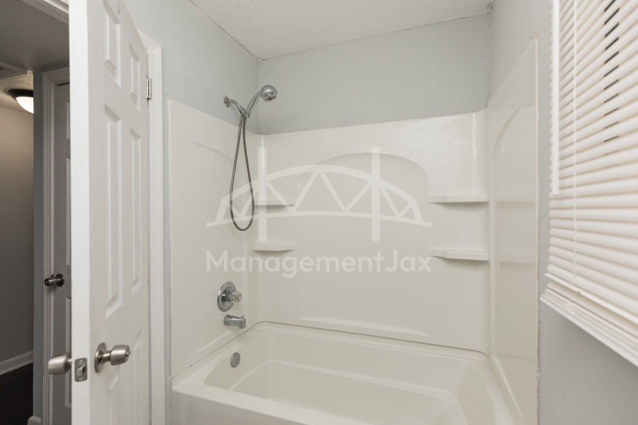 1839 W 30th St - Photo 7 of 15