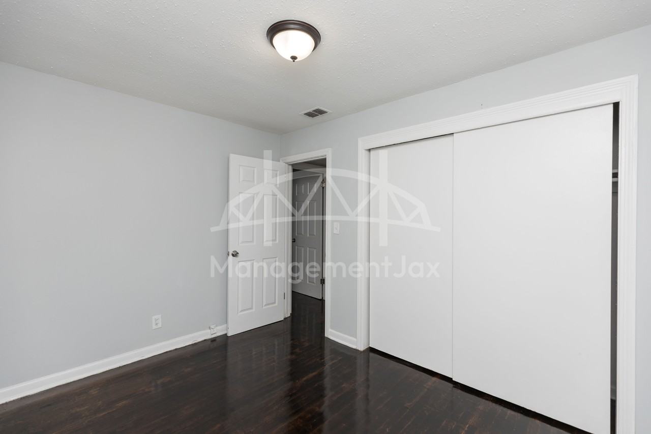 1839 W 30th St - Photo 2 of 15