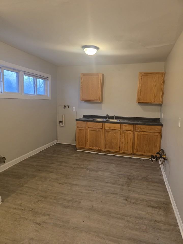 2530 E 22nd Pl - Photo 4 of 9