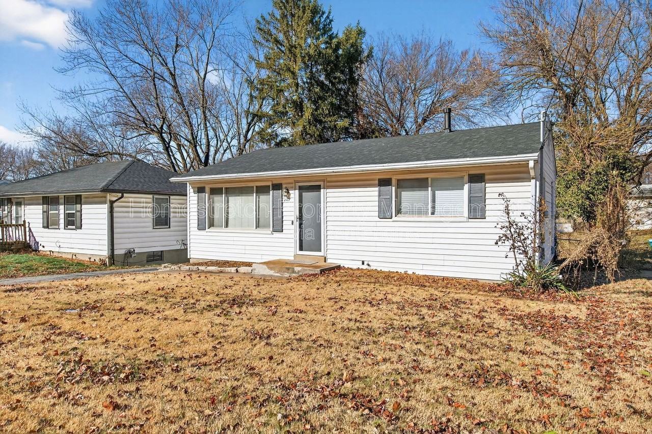 207 Anistasia Dr - Photo 3 of 32