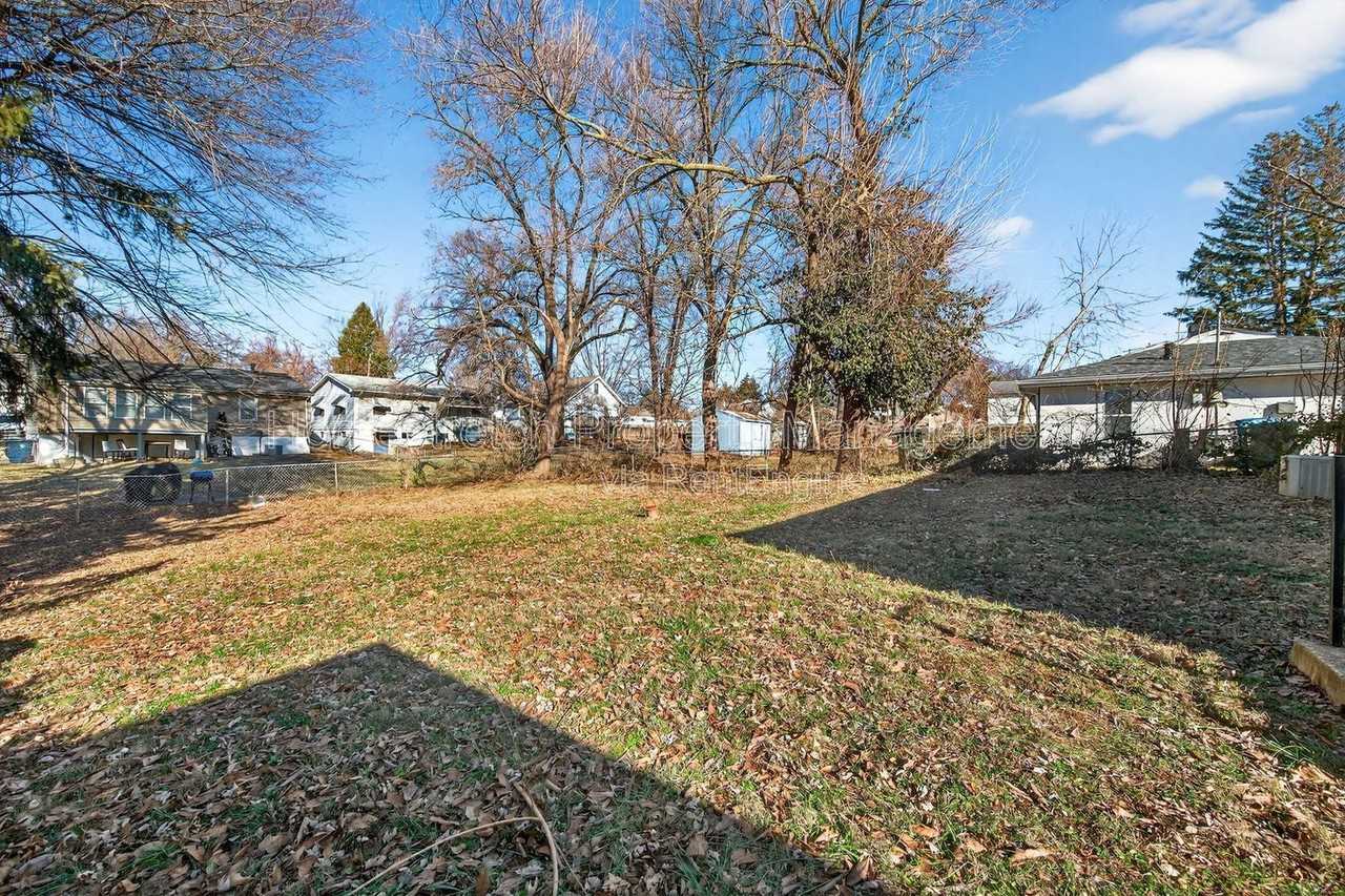 207 Anistasia Dr - Photo 5 of 32