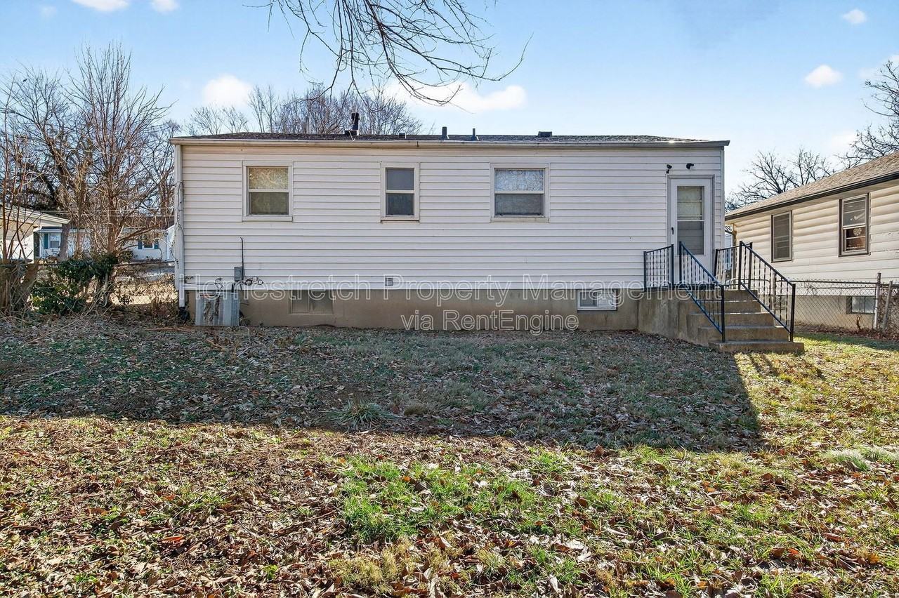 207 Anistasia Dr - Photo 7 of 32