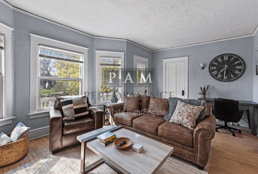 2872 S Linebarger Ter - Photo 2 of 20