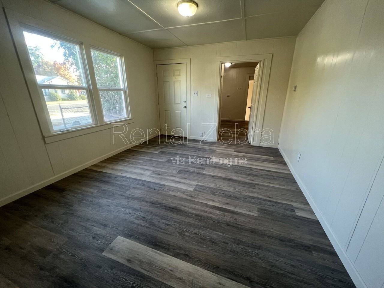 1919 H St - Photo 2 of 6