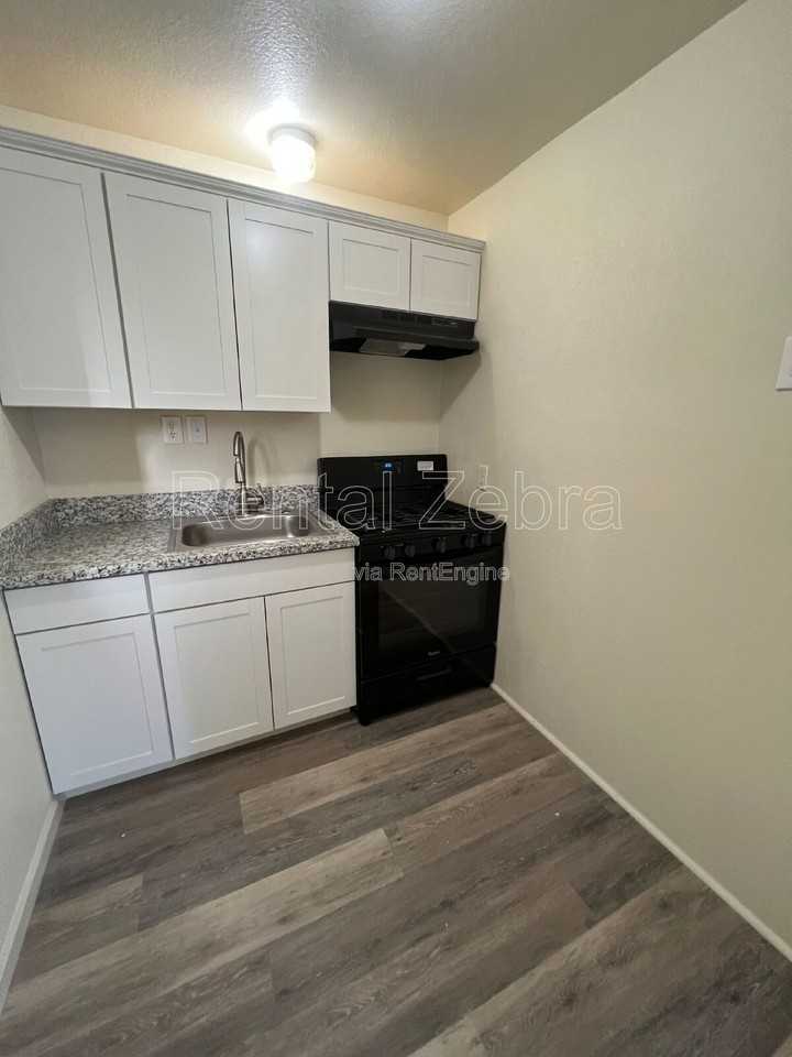 1919 H St - Photo 3 of 6