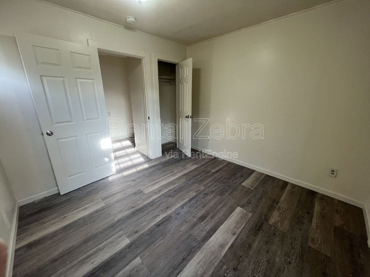 1919 H St - Photo 4 of 6