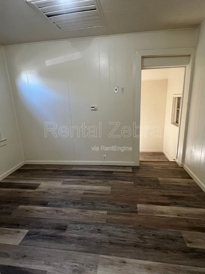 1919 H St - Photo 5 of 6