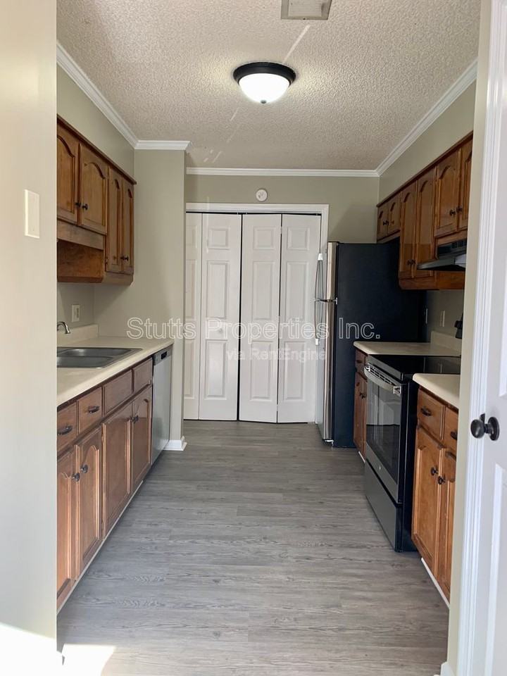 3450 Cloverdale Rd #13 - Photo 4 of 8