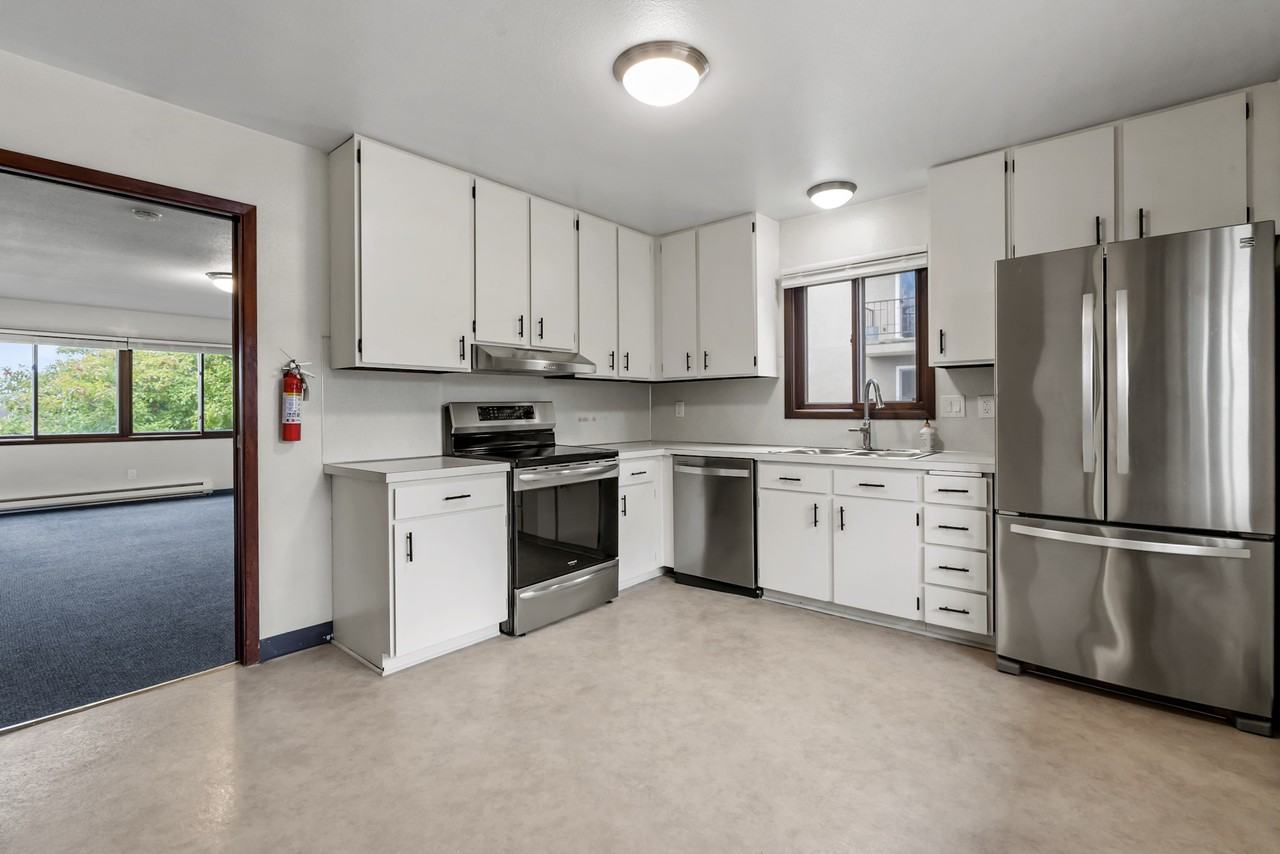 3463 6th Ave W - Photo 5 of 16