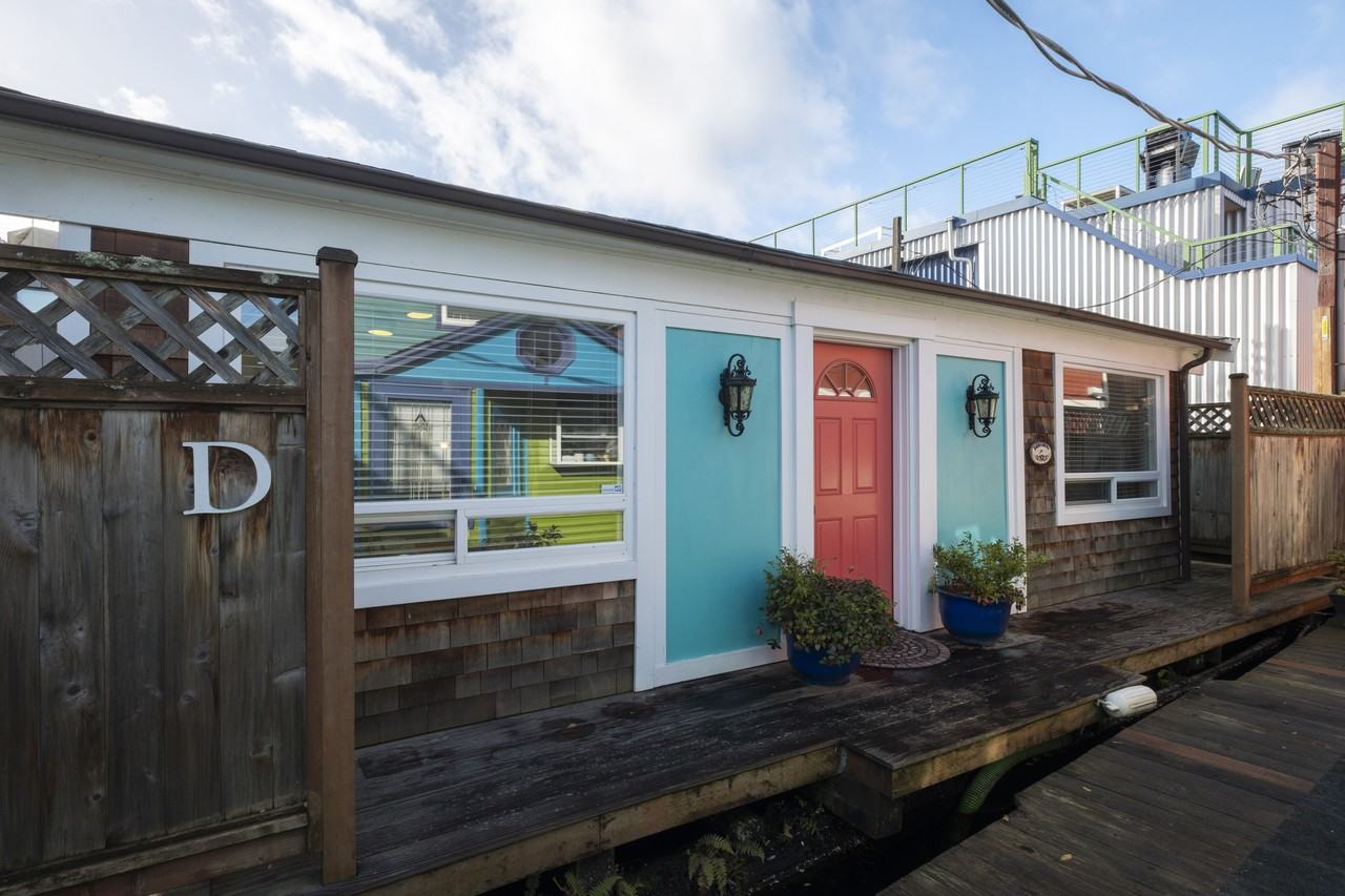 2031 Fairview Ave E - Photo 3 of 20