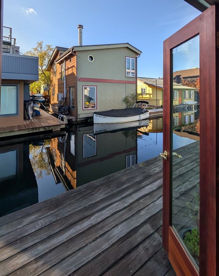 2031 Fairview Ave E - Photo 6 of 20