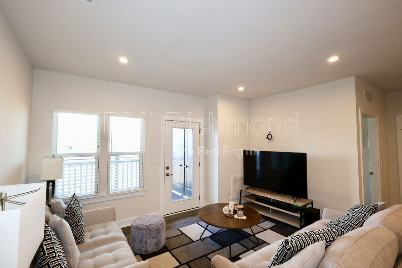 3800 Maze Runner Dr #304 - Photo 6 of 22