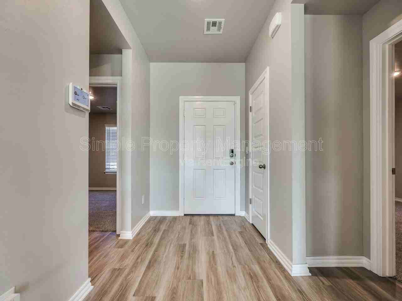 7532 Nw 143rd St - Photo 2 of 24