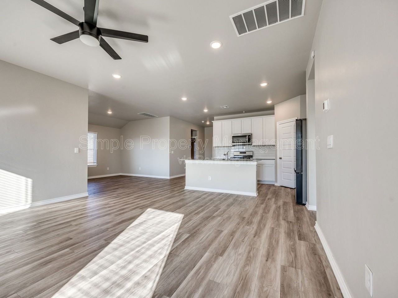 7532 Nw 143rd St - Photo 5 of 24