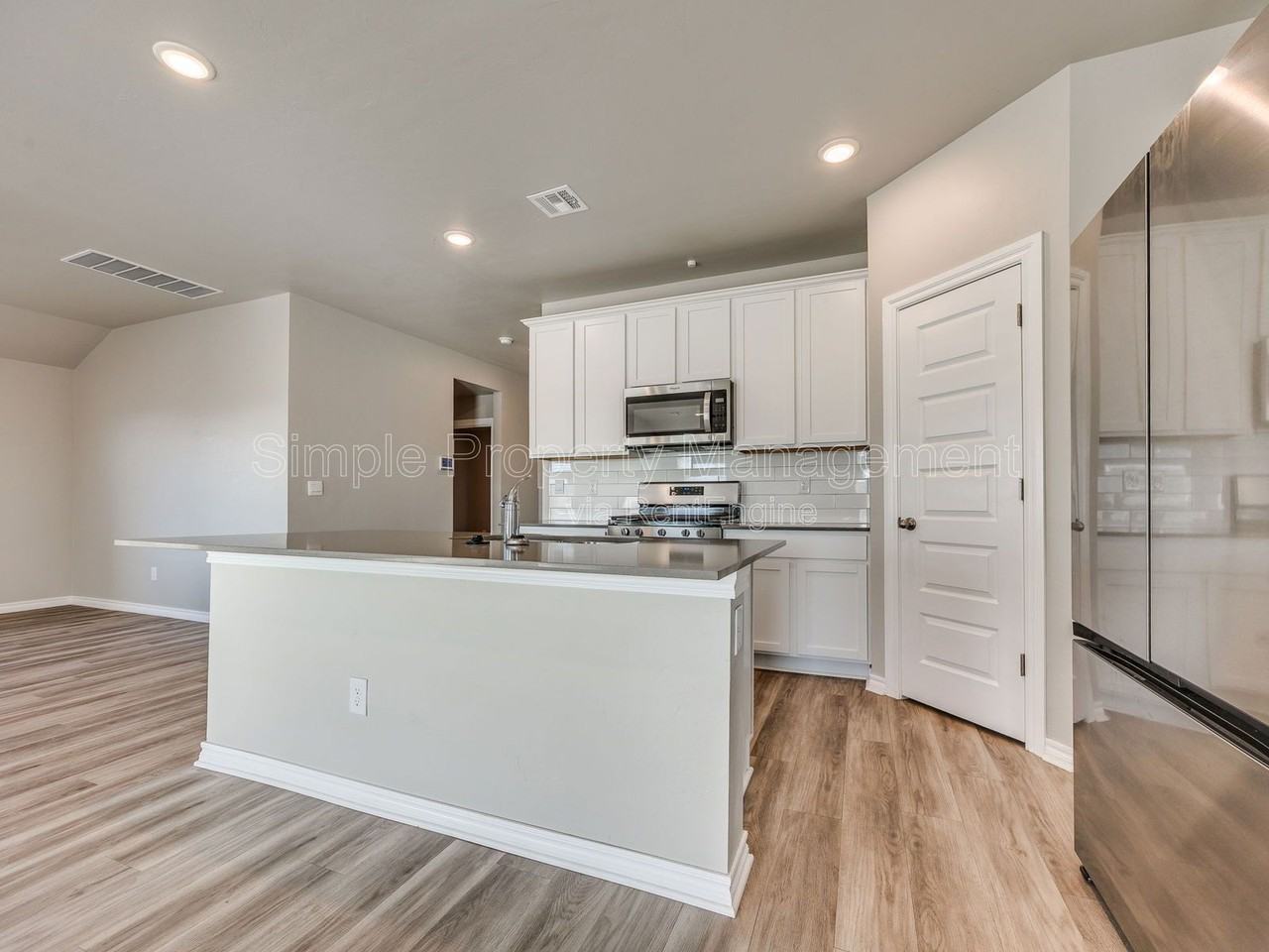 7532 Nw 143rd St - Photo 6 of 24