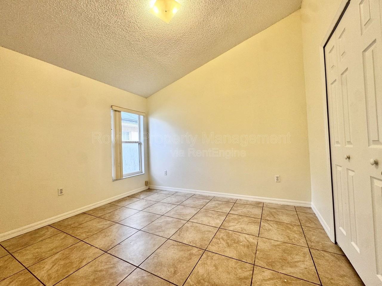 4521 Declaration Dr - Photo 6 of 23