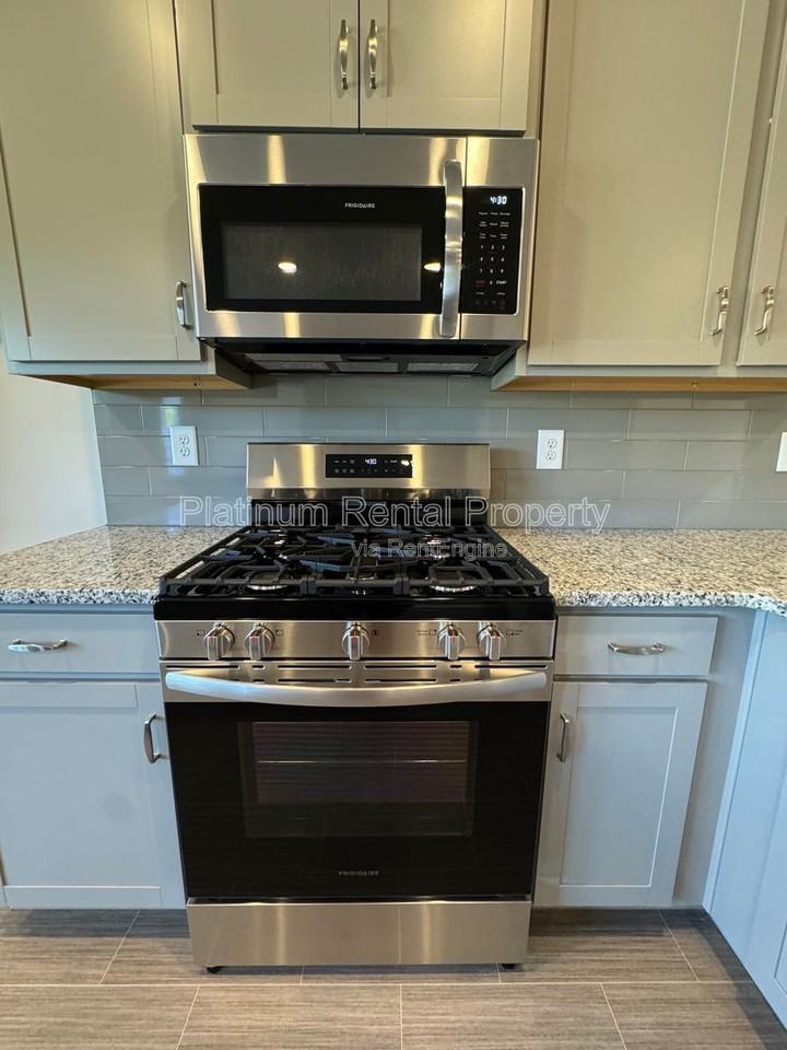 1088 Chastain Dr - Photo 6 of 24