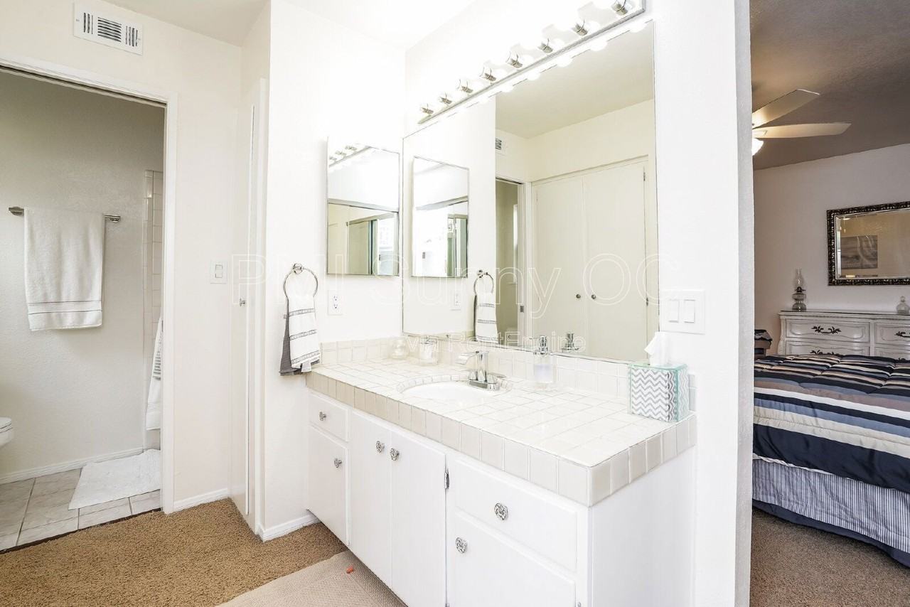 9379 Esther St - Photo 3 of 26