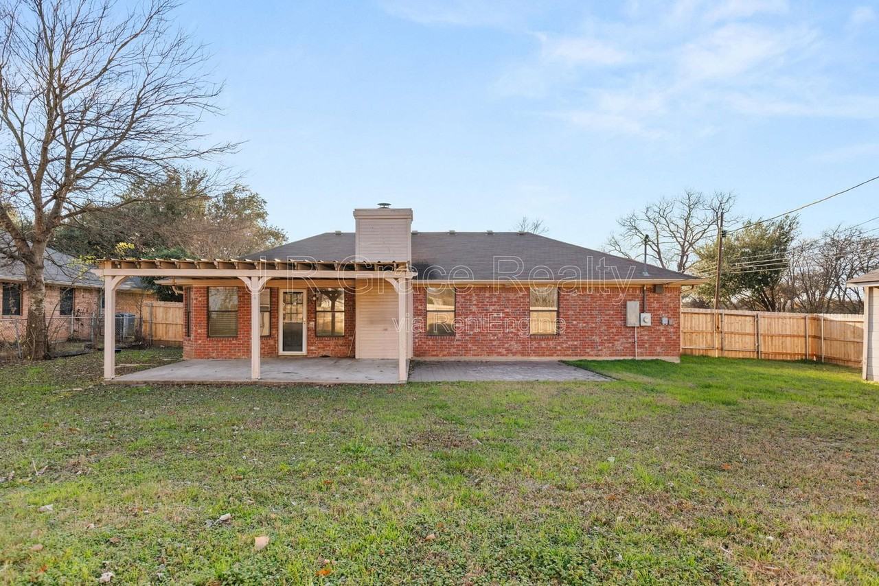 649 Christina Dr - Photo 6 of 33