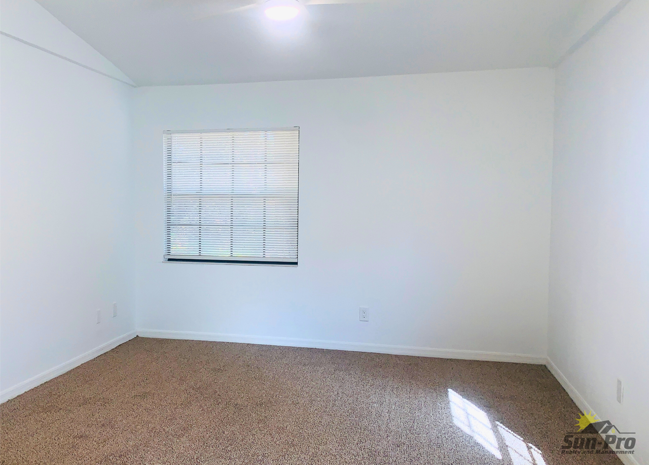 1019 Fox Trace Ct - Photo 4 of 20