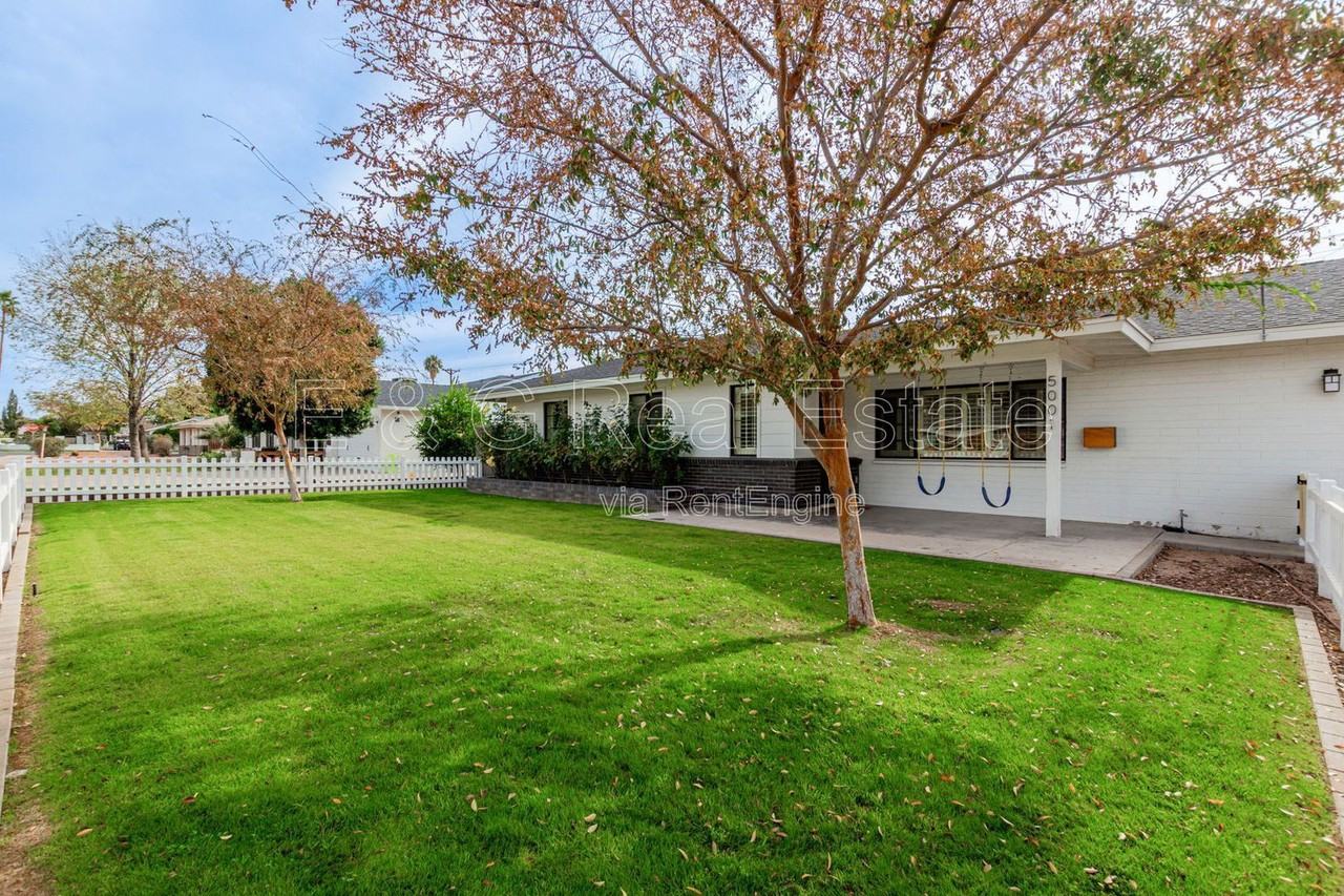 5001 E Mitchell Dr - Photo 2 of 50