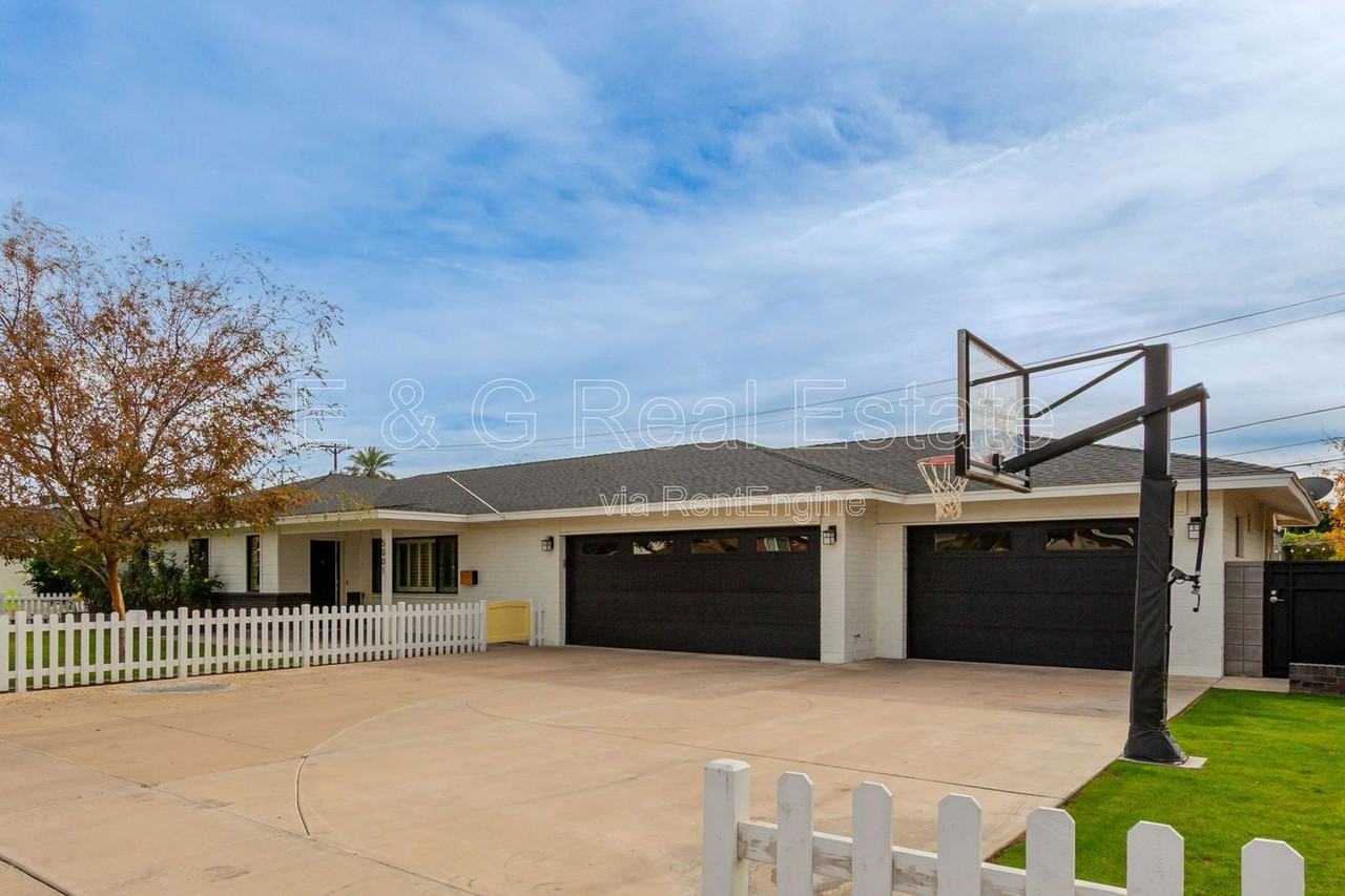 5001 E Mitchell Dr - Photo 4 of 50