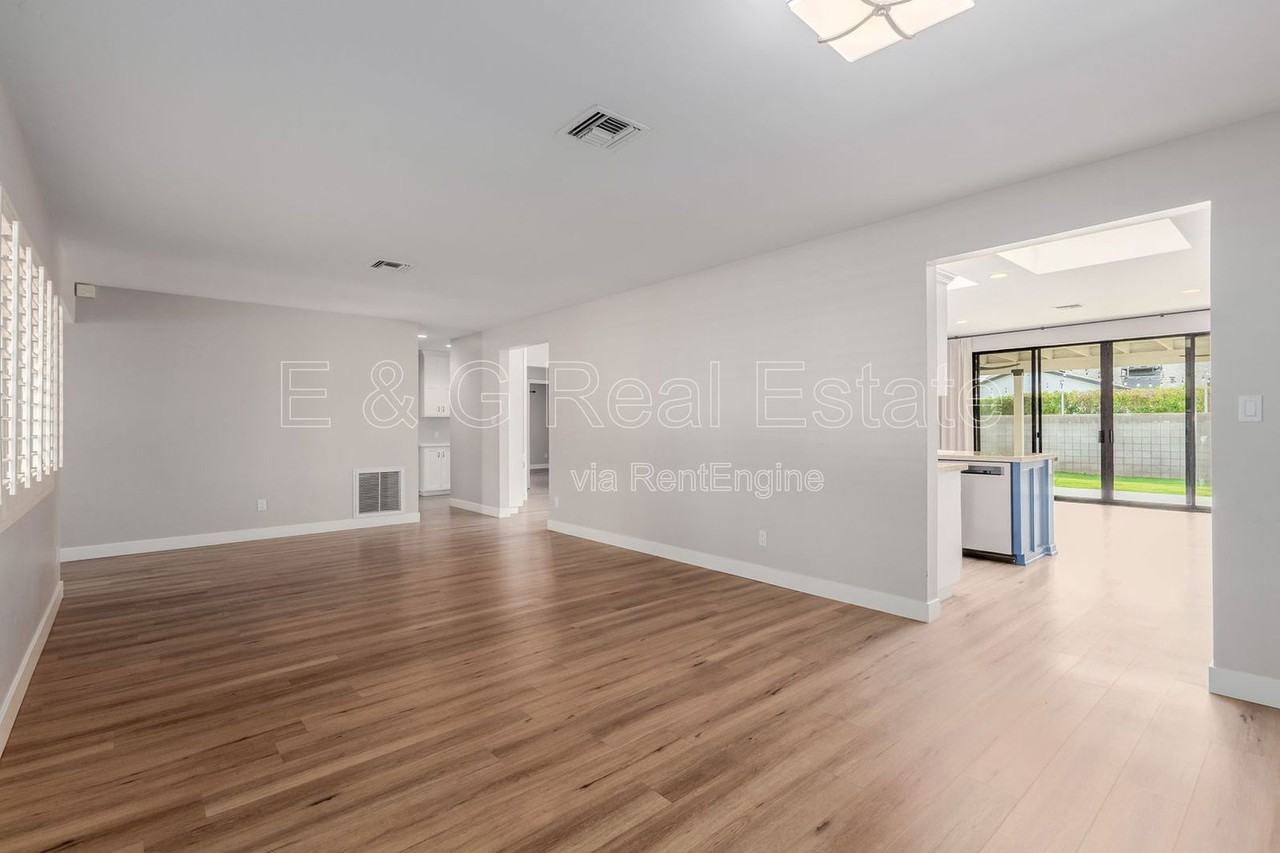 5001 E Mitchell Dr - Photo 6 of 50