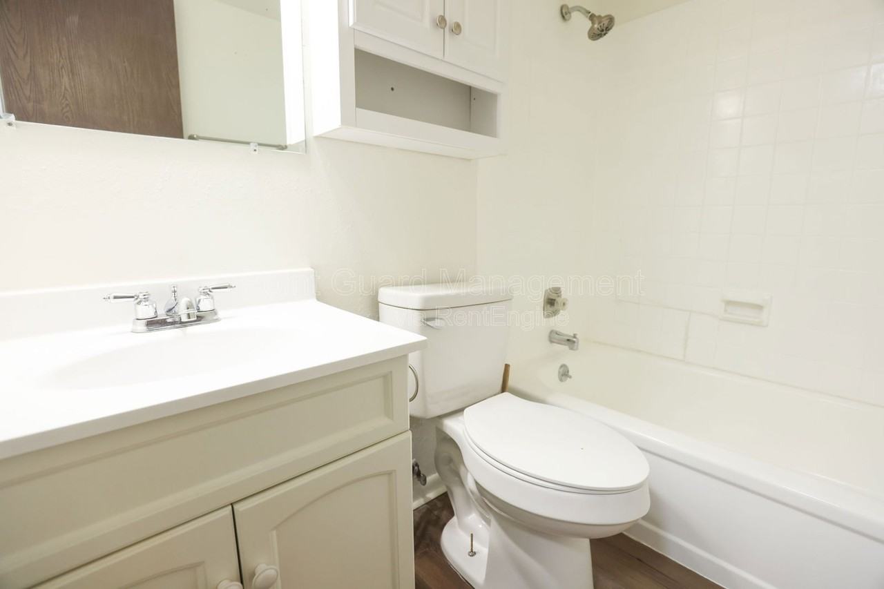 4206 Frances St #18 - Photo 6 of 17