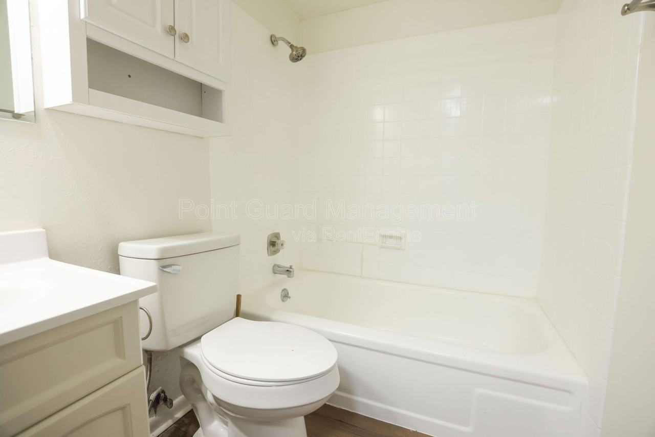 4206 Frances St #18 - Photo 7 of 17