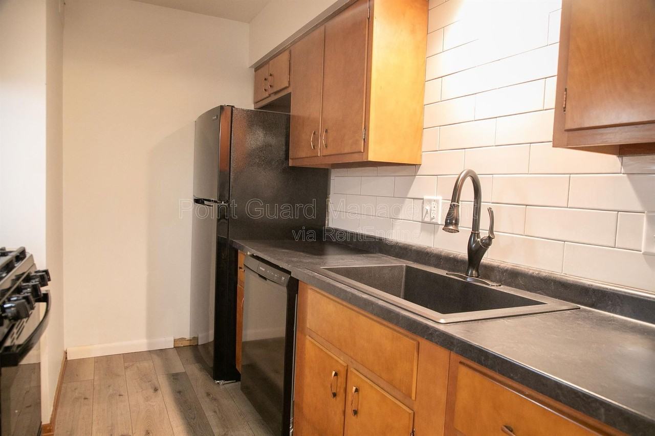 5828 Erskine St #4 - Photo 7 of 17