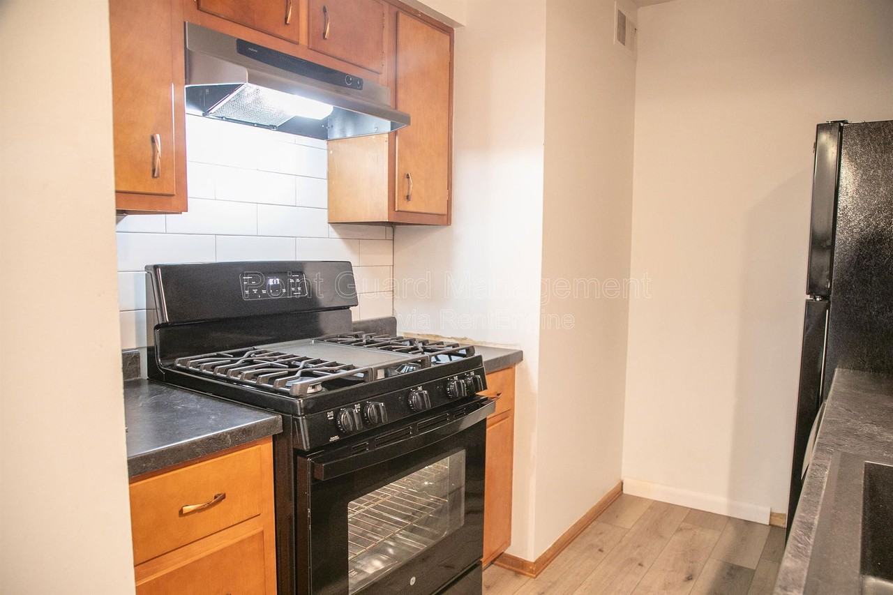 5828 Erskine St #4 - Photo 7 of 17