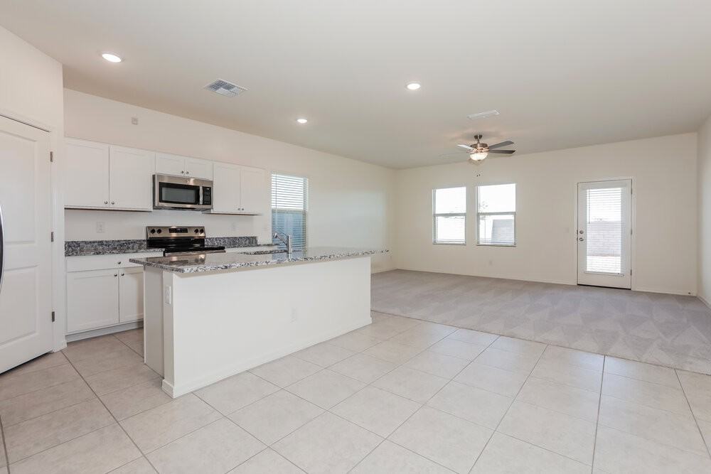 32443 N Newby Dr - Photo 5 of 16