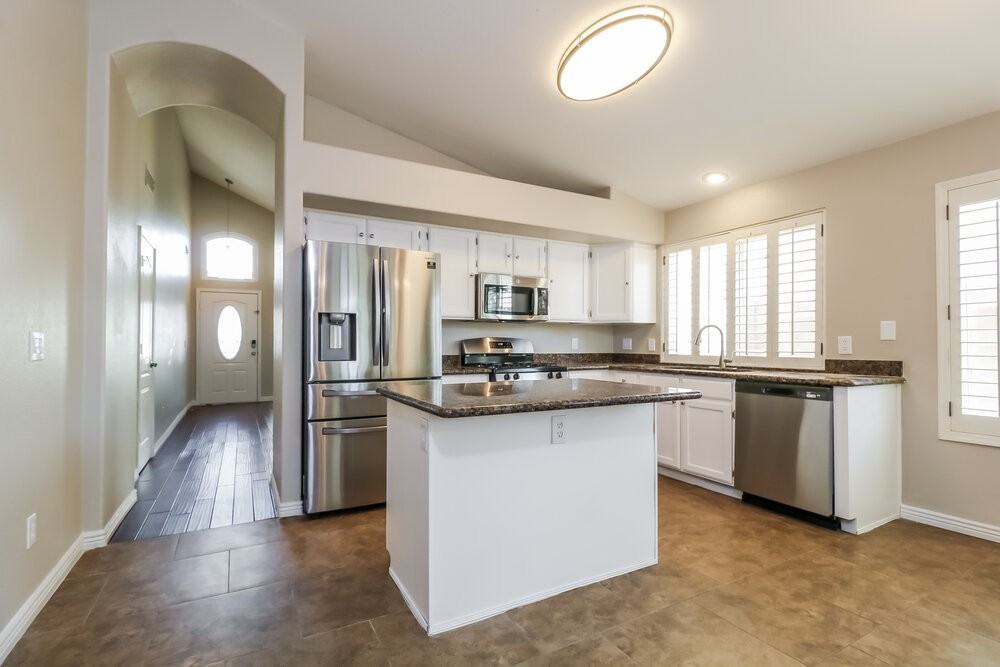 9761 W Runion Dr - Photo 6 of 16